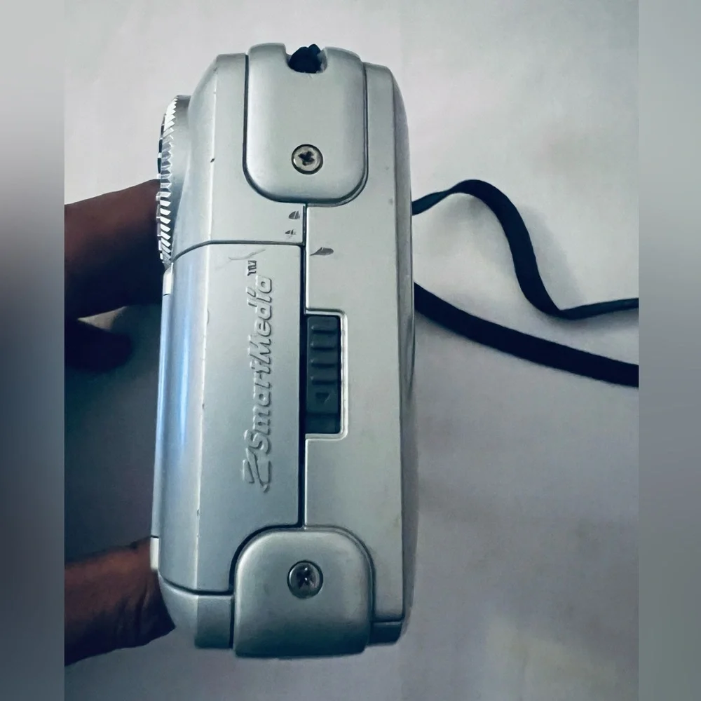 Fujifilm FinePix 2300 Digital Camera - Silver Not Working For Parts Or Repair
